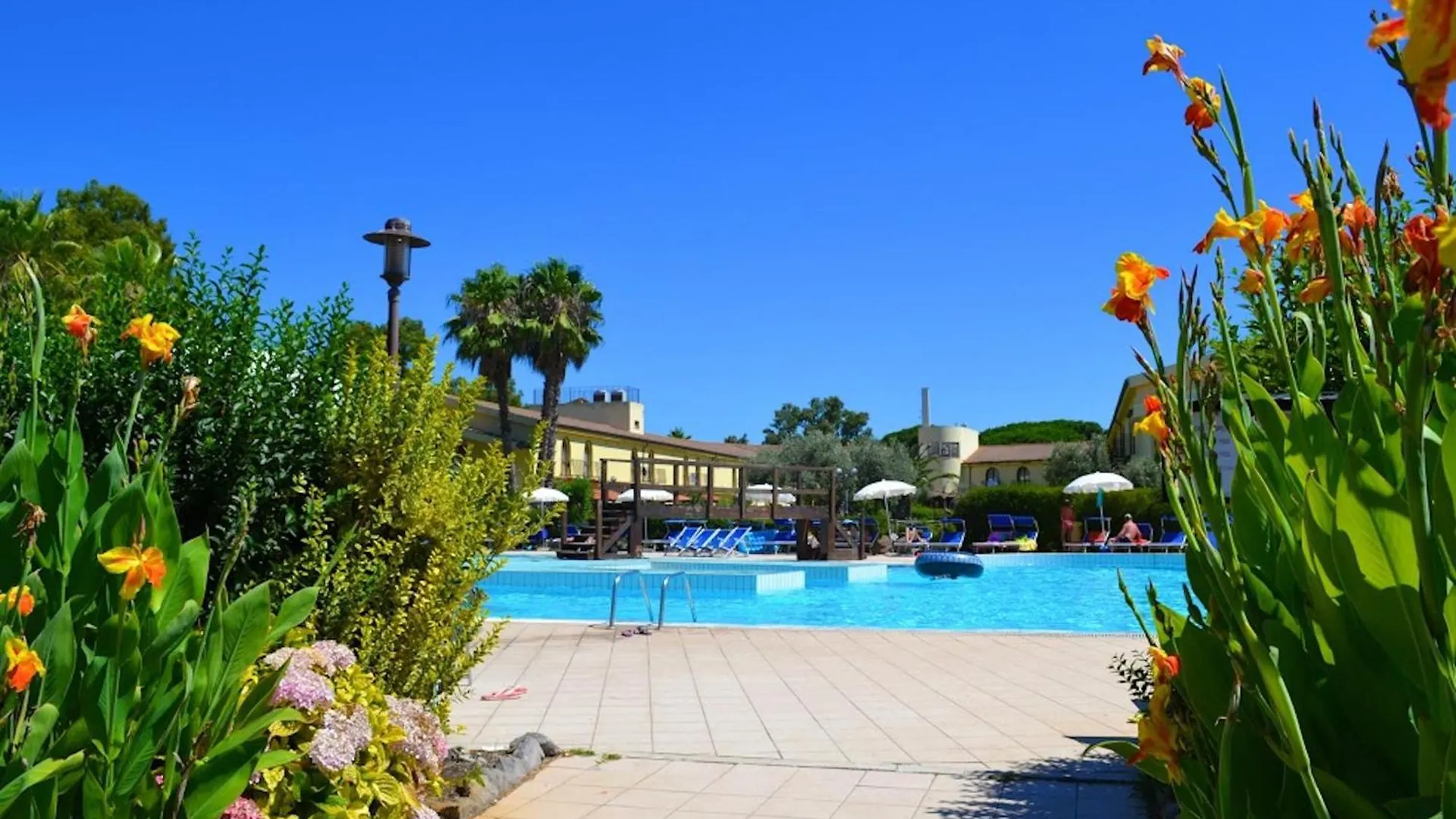 Hotel With Swimming Pool In Arborea Just 650 Meters From The Sea
