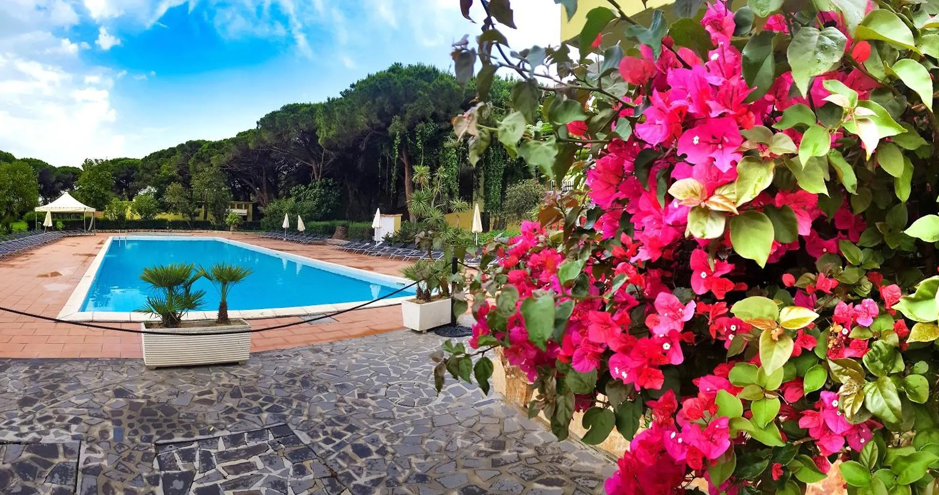 Hotel With Swimming Pool In Arborea Just 650 Meters From The Sea Itálie